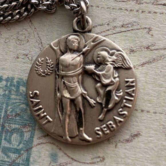 Saint Sebastian Sterling Silver Medal Pendant with chain - Picture 2 of 6